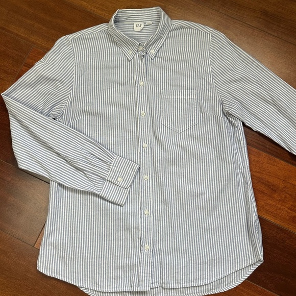 GAP women’s small blue and white stopped button down - Picture 1 of 5